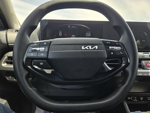 Used 2025 Kia K4 FWD image 16