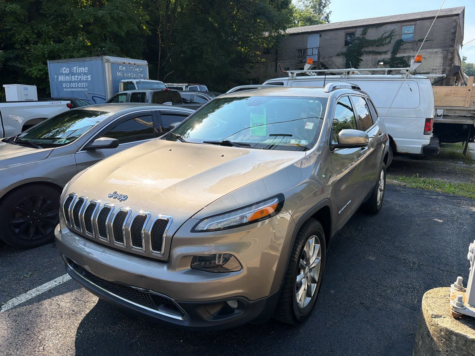 Used 2018 Jeep Cherokee Limited AWD/4WD image 2