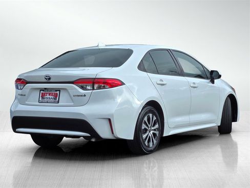 Used 2022 Toyota Corolla LE image 4