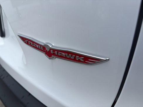 Used 2022 Jeep Cherokee Trailhawk w/ Comfort/Convenience Group image 14