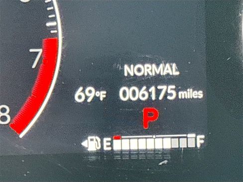 Used 2024 Honda HR-V LX image 12