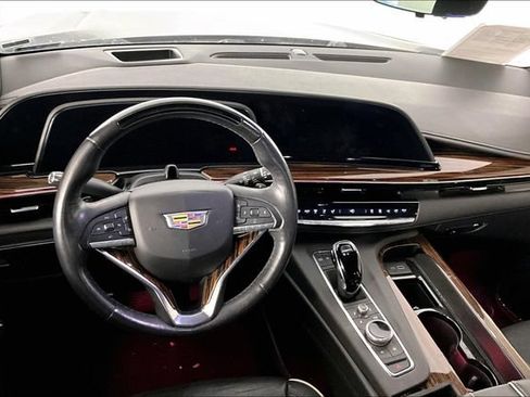 Used 2023 Cadillac Escalade Premium Luxury RWD image 3