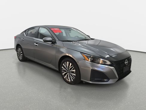 Certified 2023 Nissan Altima 2.5 SV image 3