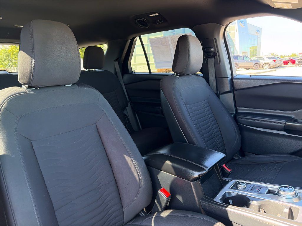 Used 2020 Ford Explorer XLT AWD/4WD image 12