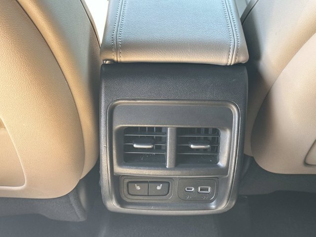 Used 2024 Cadillac XT4 Luxury w/ Cold Weather Package FWD image 15