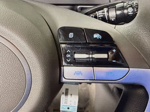 Used 2024 Hyundai Elantra SE FWD image 15