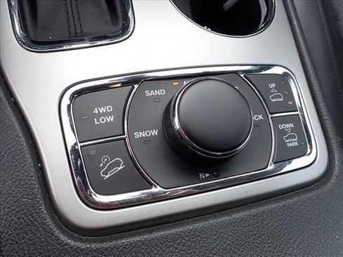 Used 2018 Jeep Grand Cherokee Overland image 21