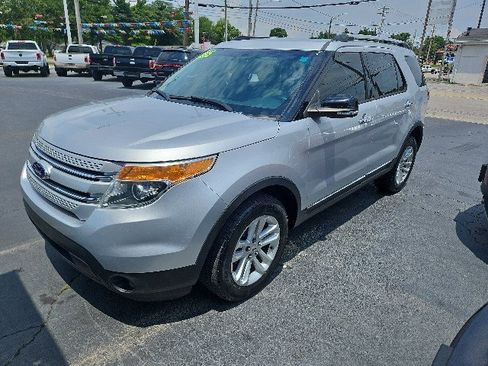 Used 2014 Ford Explorer XLT w/ Equipment Group 202A AWD/4WD image 5