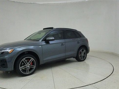 Used 2024 Audi Q5 e Prestige w/ Prestige Package image 72