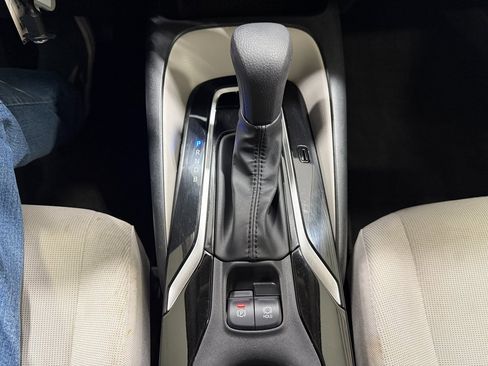 Used 2022 Toyota Corolla LE w/ Carpet Mat Package (TMS) image 17