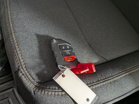 Certified 2025 Jeep Gladiator Willys image 31