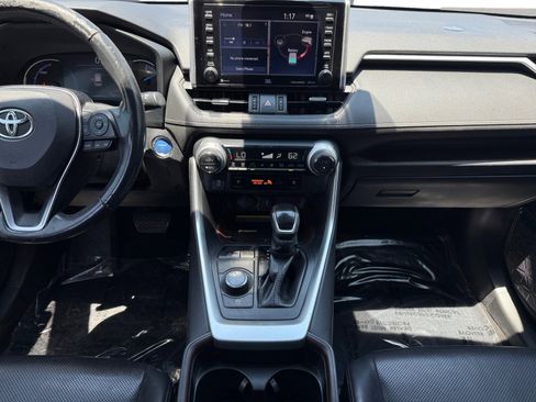 Used 2020 Toyota RAV4 Limited image 11