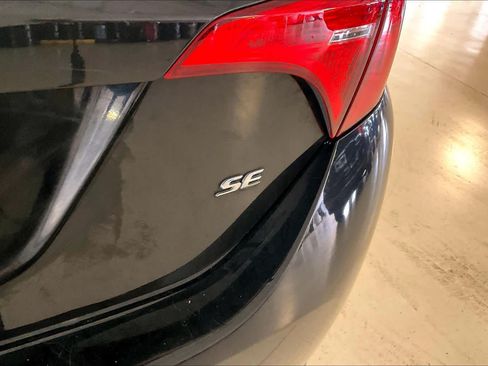 Used 2018 Toyota Corolla SE FWD image 9
