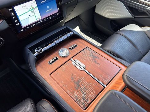 Certified 2025 Lincoln Navigator Black Label AWD/4WD image 35