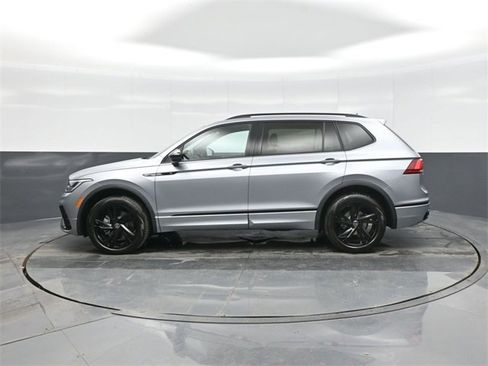 Used 2024 Volkswagen Tiguan SE R-Line image 4
