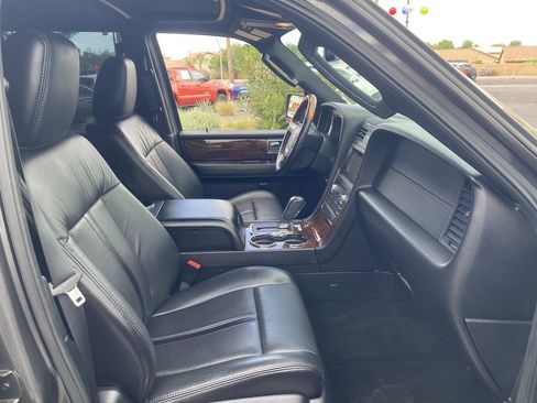 Used 2016 Lincoln Navigator Select AWD/4WD image 9