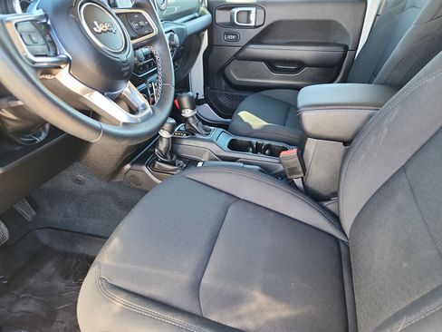 Used 2022 Jeep Wrangler Unlimited Sahara w/ Cold Weather Group image 7