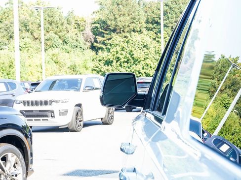 Used 2019 Cadillac Escalade ESV Premium Luxury image 14