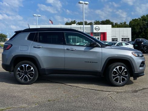 Used 2023 Jeep Compass Limited w/ Sun and Sound Group AWD/4WD image 2