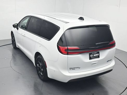 Used 2024 Chrysler Pacifica Limited FWD image 53