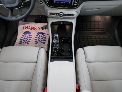 New 2025 Volvo XC40 B5 Ultra w/ Climate Package image 24