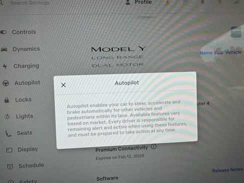 Used 2024 Tesla Model Y Long Range AWD/4WD image 17