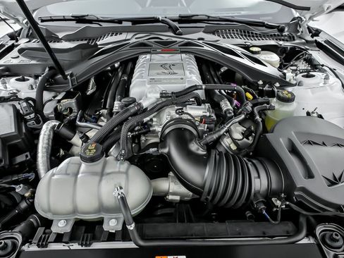 Used 2020 Ford Mustang Shelby GT500 w/ Carbon Fiber Track Pack RWD image 17