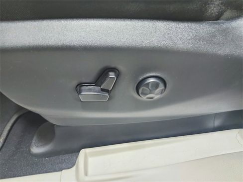 Used 2024 Chrysler Pacifica Limited image 20