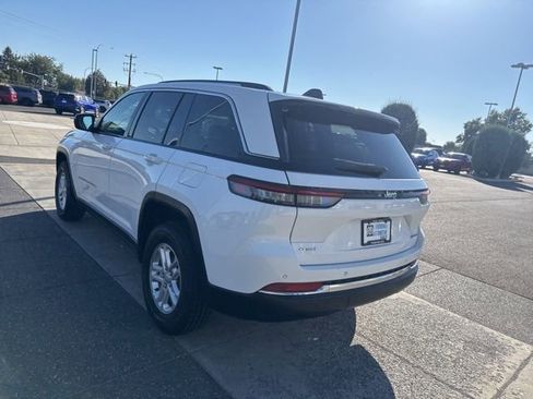 Used 2023 Jeep Grand Cherokee Laredo image 6