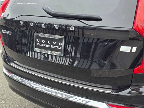 Used 2023 Volvo XC90 T8 Ultimate w/ Lounge Package AWD/4WD image 14