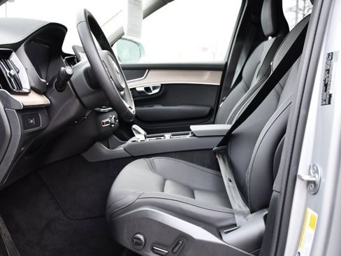 Certified 2025 Volvo XC90 B6 Plus image 11