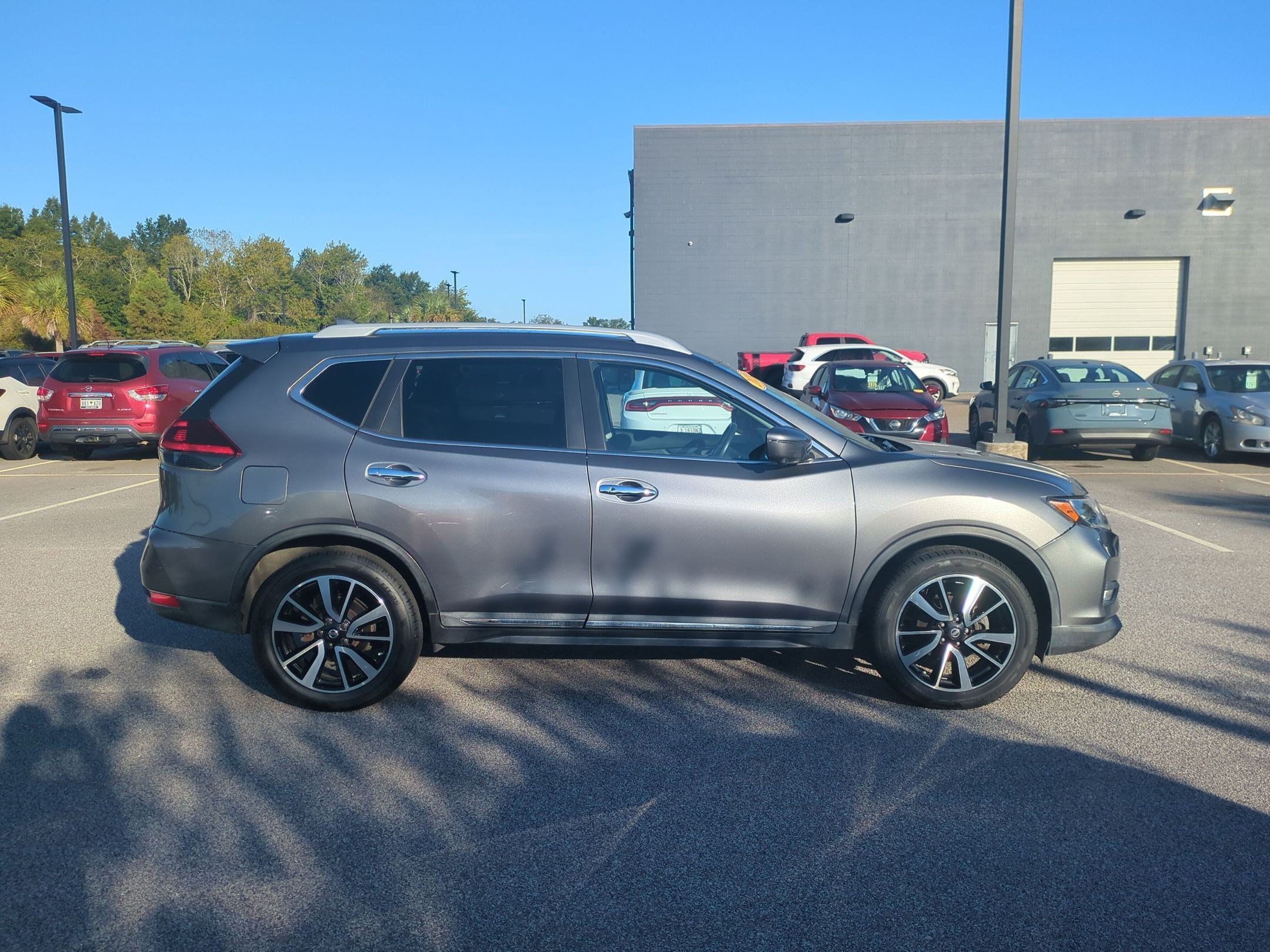 Used 2020 Nissan Rogue SL FWD image 2