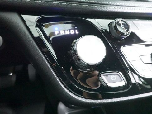 New 2027 Chrysler Pacifica Select FWD image 14
