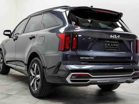 Used 2023 Kia Sorento S w/ Panoramic Sunroof Package FWD image 11