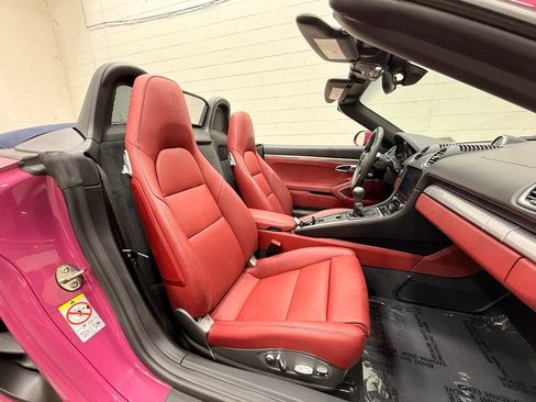 Used 2025 Porsche 718 Boxster RWD image 47