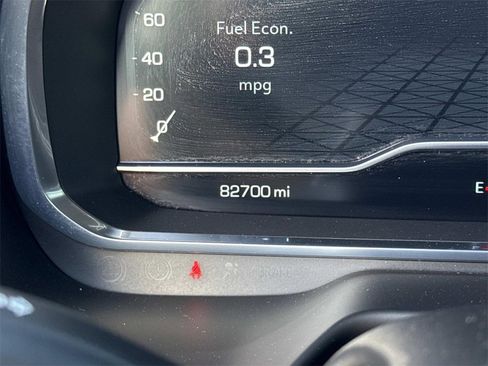 Used 2023 GMC Yukon SLT w/ SLT Luxury Package image 15