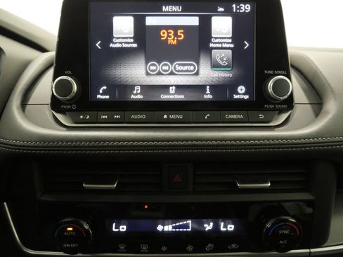 Used 2025 Nissan Rogue SV image 19