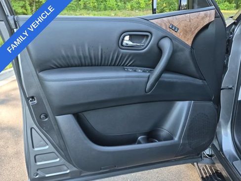 Used 2022 Nissan Armada SL w/ Captain's Chairs Package AWD/4WD image 30