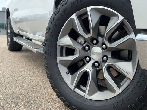 Used 2022 Chevrolet Silverado 1500 LT w/ Convenience Package II image 2