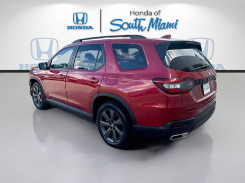 Certified 2024 Honda Pilot Sport image 5