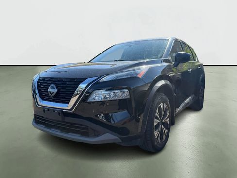 Used 2023 Nissan Rogue SV image 2