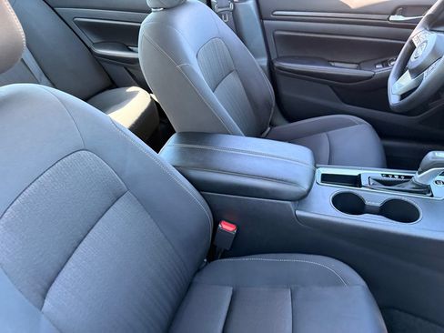Certified 2025 Nissan Altima 2.5 SV FWD image 11