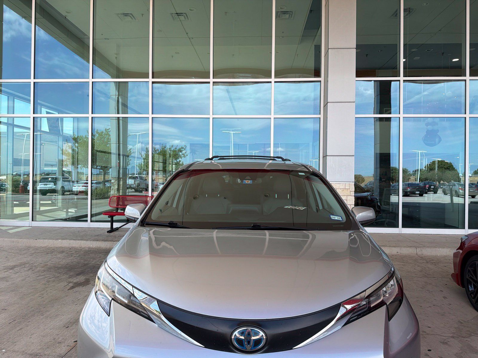Used 2021 Toyota Sienna XLE FWD image 27