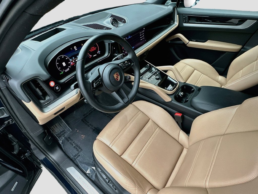 Certified 2026 Porsche Cayenne Coupe AWD/4WD image 4