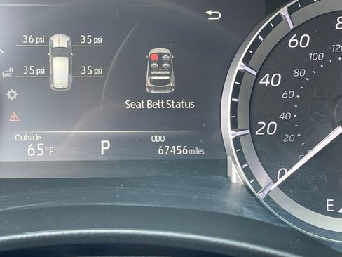 Used 2023 Toyota Highlander XLE FWD image 3