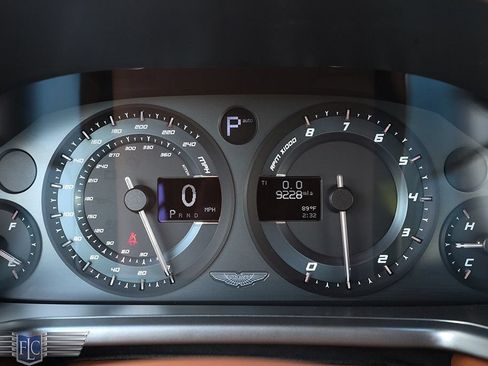 Used 2016 Aston Martin Vanquish Volante RWD image 31