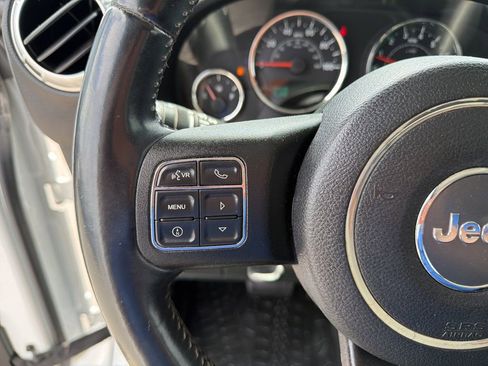 Used 2015 Jeep Wrangler Unlimited Sahara w/ Connectivity Group AWD/4WD image 39