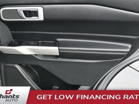 Used 2022 Ford Explorer XLT AWD/4WD image 12
