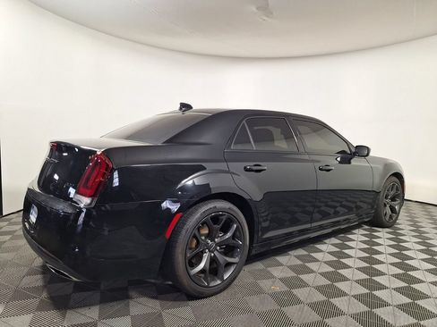 Used 2022 Chrysler 300 Touring L RWD image 5