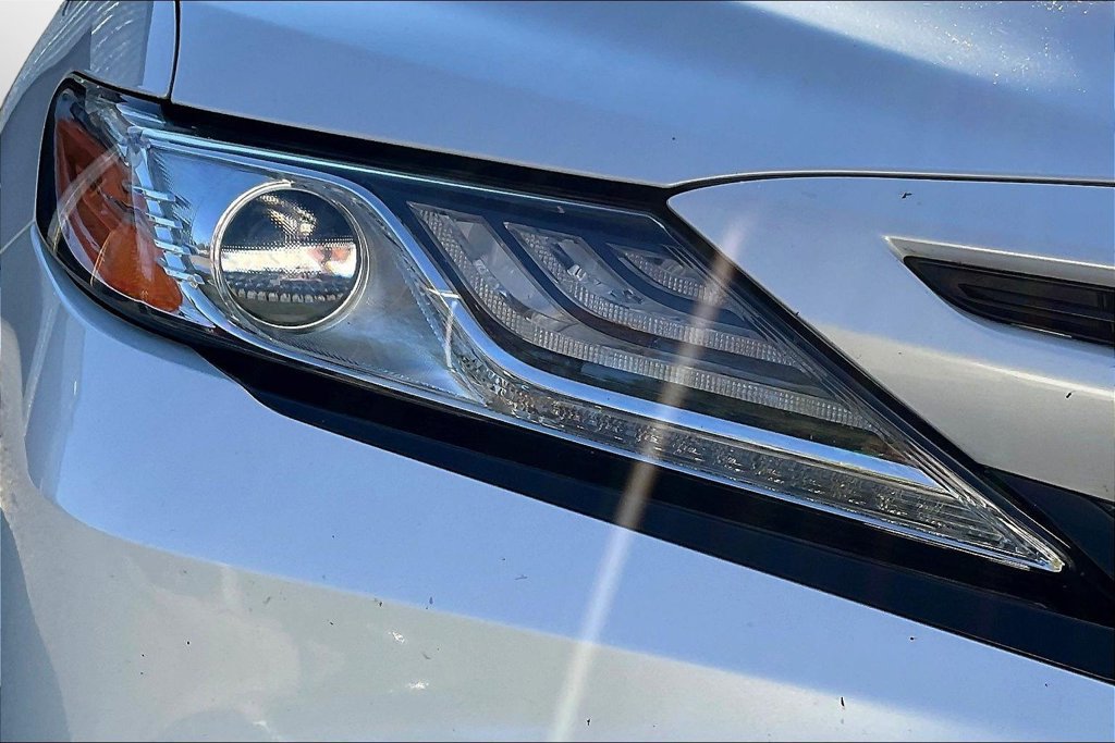Used 2020 Toyota Camry XSE FWD image 32